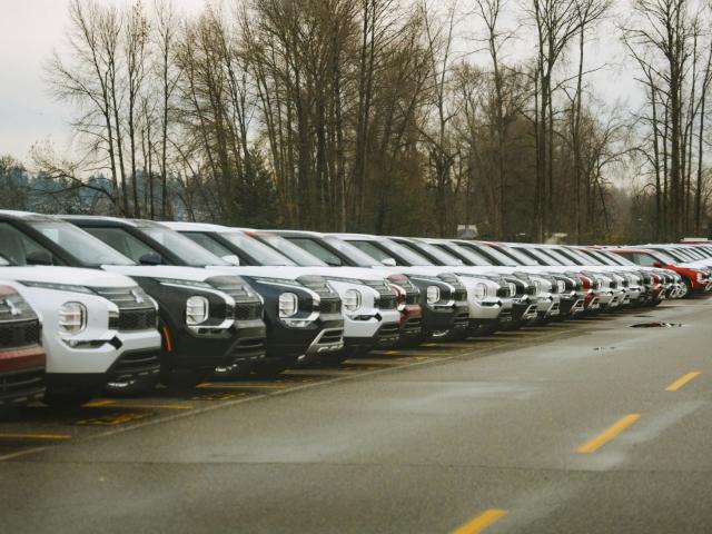 Thuê taxi đi sân bay Nội Bài có hóa đơn, hỗ trợ kê khai chi phí