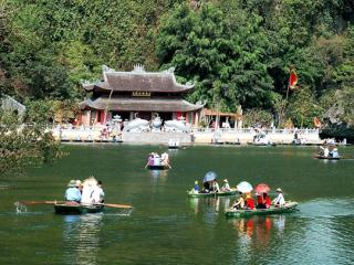 Thuê xe đi lễ hội, tham quan chùa Hương giá rẻ trọn gói