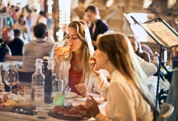 9 bí quyết ăn uống giúp du khách có bữa ăn ngon, an toàn