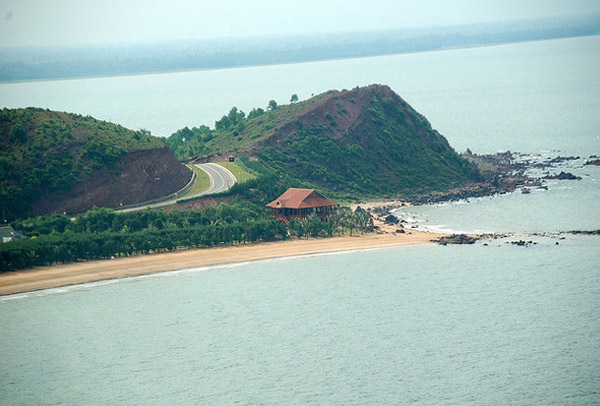 Resort Bãi Lữ nằm trên huyện Nghi Lộc