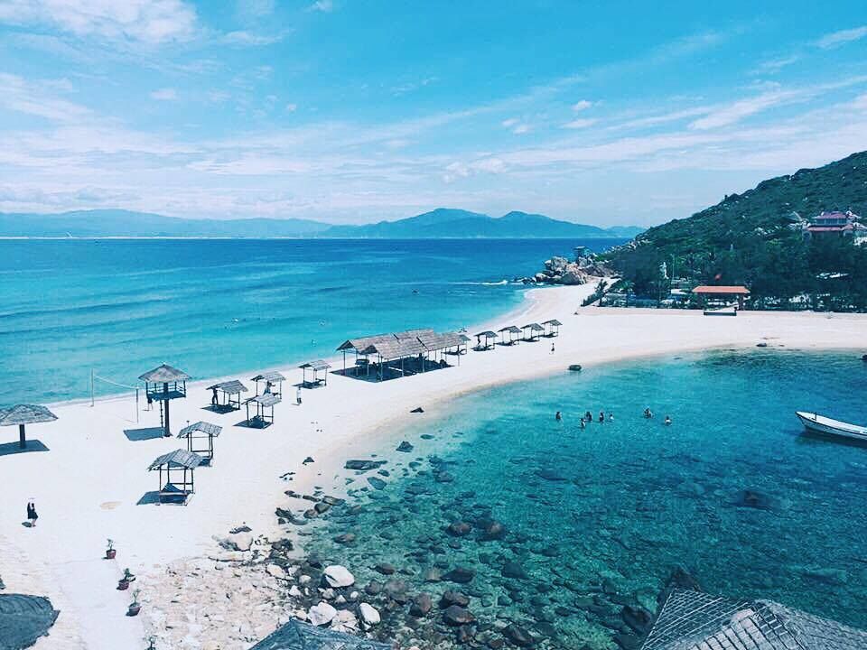 top-15-bai-bien-nha-trang-6.jpg (100 KB)