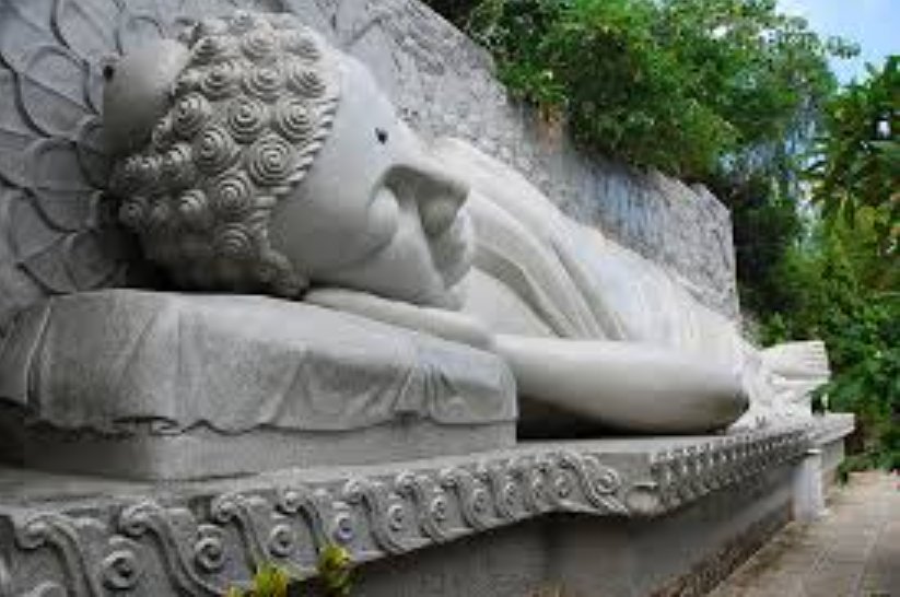Tượng Phật nằm tại chùa Long Sơn