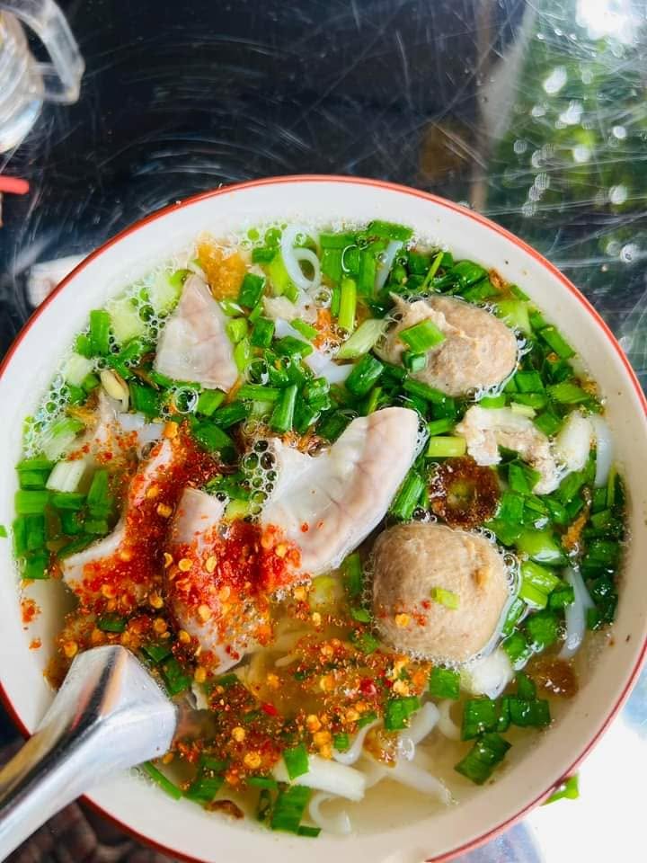 Tô bánh canh do thực khách chụp và đăng lên facebook
