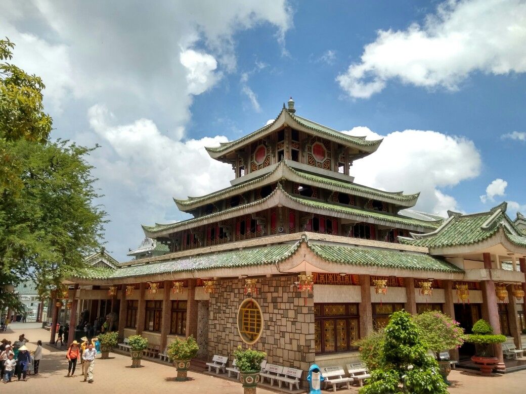 mieu-ba-chua-xu-nui-xam.jpg (165 KB)